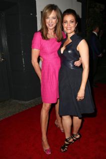 Bellamy Young feet photo thumbnail