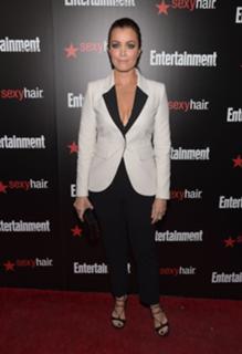 Bellamy Young feet photo thumbnail