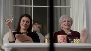 Bellamy Young feet photo thumbnail