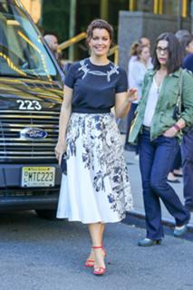 Bellamy Young feet photo thumbnail