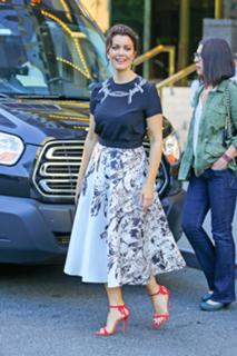 Bellamy Young feet photo thumbnail
