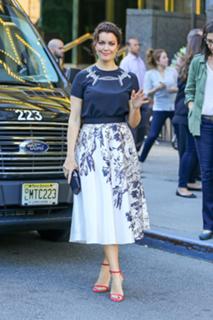 Bellamy Young feet photo thumbnail