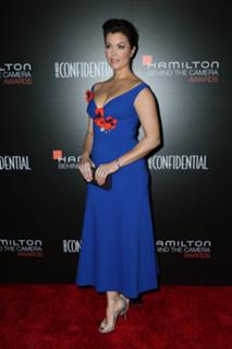 Bellamy Young feet photo thumbnail