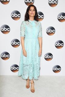 Bellamy Young feet photo thumbnail