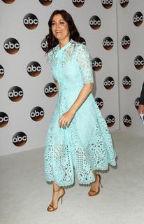 Bellamy Young feet photo thumbnail