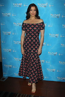 Bellamy Young feet photo thumbnail