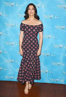 Bellamy Young feet photo thumbnail