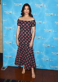 Bellamy Young feet photo thumbnail