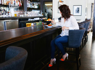 Bellamy Young feet photo thumbnail