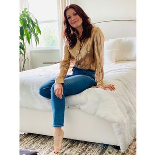 Bellamy Young feet photo thumbnail