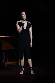 Bellamy Young feet photo thumbnail