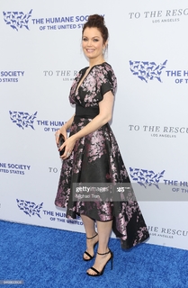 Bellamy Young feet photo thumbnail