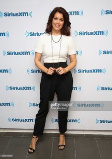 Bellamy Young feet photo thumbnail