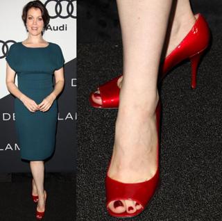 Bellamy Young feet photo thumbnail
