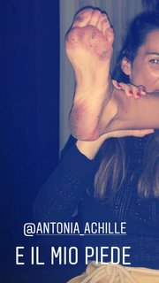Belén Rodríguez feet photo thumbnail