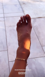 Belén Rodríguez feet photo thumbnail