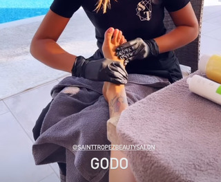 Belén Rodríguez feet photo thumbnail