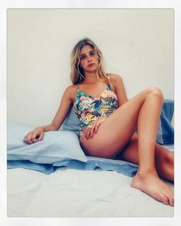 Benedetta Porcaroli feet photo thumbnail