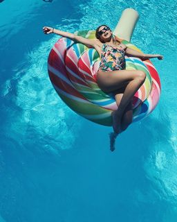 Benedetta Porcaroli feet photo thumbnail