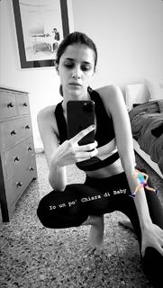 Benedetta Porcaroli feet photo thumbnail
