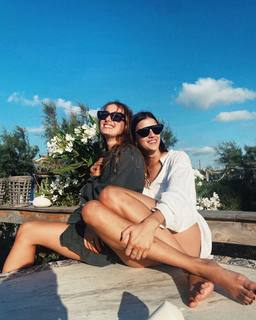 Benedetta Porcaroli feet photo thumbnail