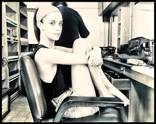 Benedetta Porcaroli feet photo thumbnail