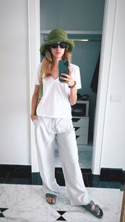 Benedetta Porcaroli feet photo thumbnail
