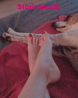 Benedicta Boccoli feet photo 3