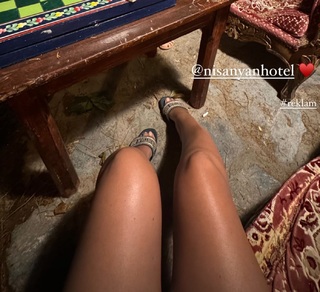 Bengü feet photo 3