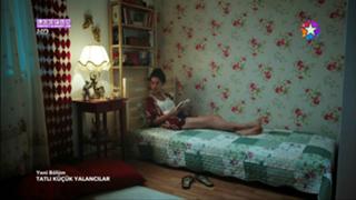 Bensu Soral feet photo thumbnail