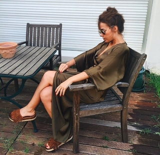 Bensu Soral feet photo thumbnail