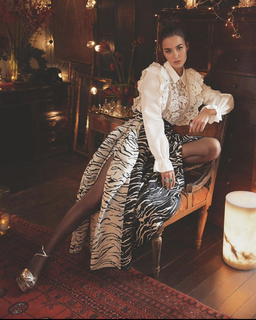 Bensu Soral feet photo thumbnail