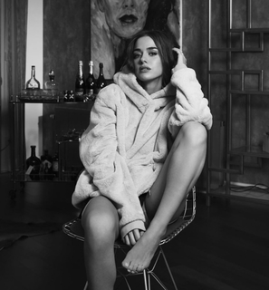 Bensu Soral feet photo thumbnail