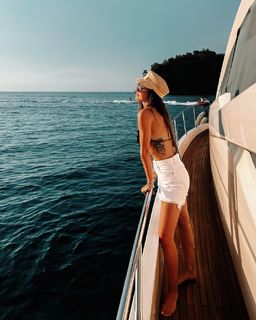 Bensu Soral feet photo thumbnail