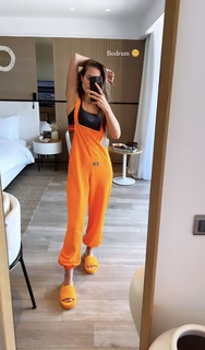 Bensu Soral feet photo thumbnail