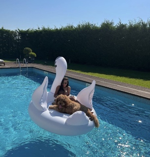 Bensu Soral feet photo thumbnail