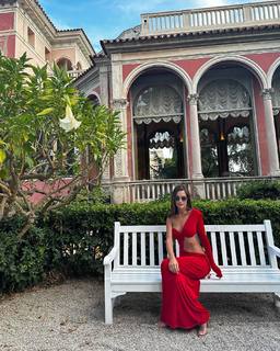 Bensu Soral feet photo thumbnail