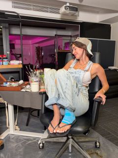 Bensu Soral feet photo 8
