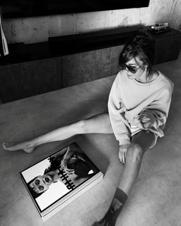 Bensu Soral feet photo 5