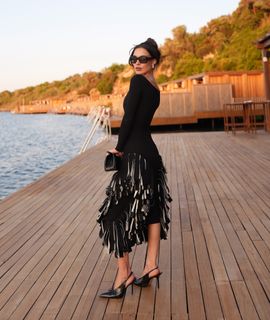 Bensu Soral feet photo 9