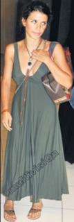 Beren Saat feet photo thumbnail