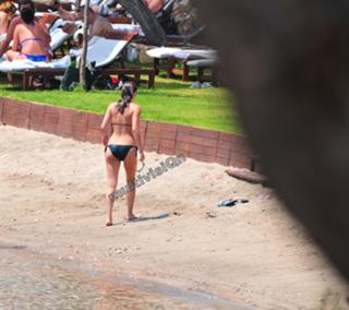 Beren Saat feet photo thumbnail