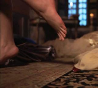 Beren Saat feet photo thumbnail