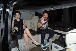 Beren Saat feet photo thumbnail