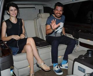 Beren Saat feet photo thumbnail