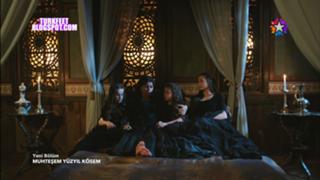 Beren Saat feet photo thumbnail