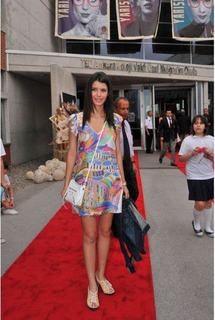 Beren Saat feet photo thumbnail