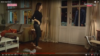 Beren Saat feet photo thumbnail