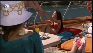 Beren Saat feet photo 9