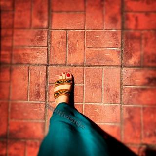 Bergüzar Korel feet photo thumbnail